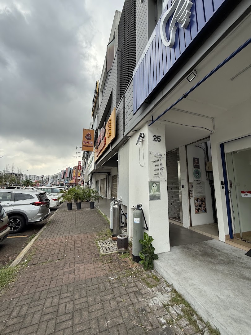 Dr Max Dental Clinic Setia Alam (Invisalign Provider) — photo 3