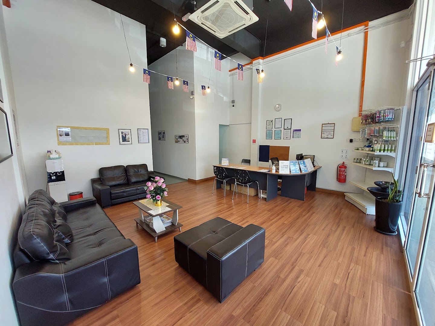 Drs. Wong & Partners Dental Surgeons - Cempaka Senawang — photo 2