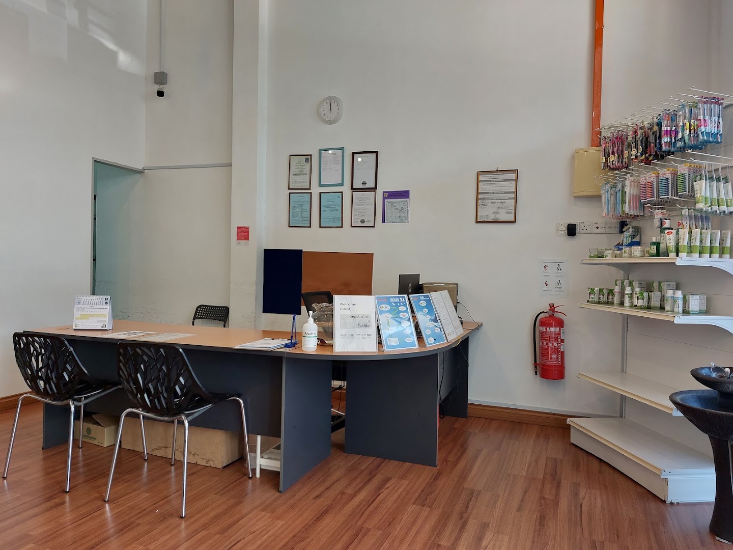 Drs. Wong & Partners Dental Surgeons - Cempaka Senawang — photo 3