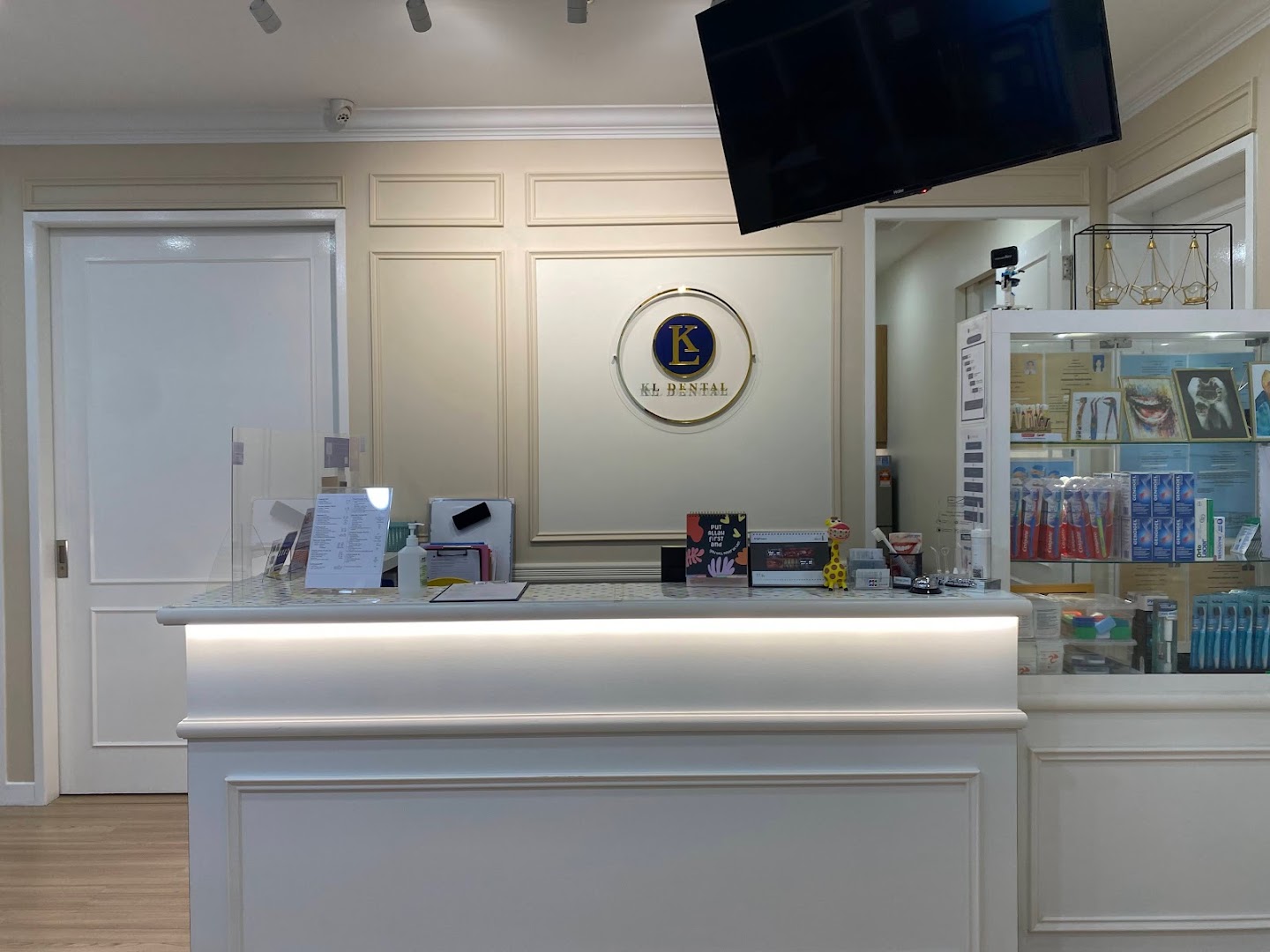 KL Dental Kiara (Top 1% Implant & Veneer Centre and Invisalign Diamond Provider) — photo 2