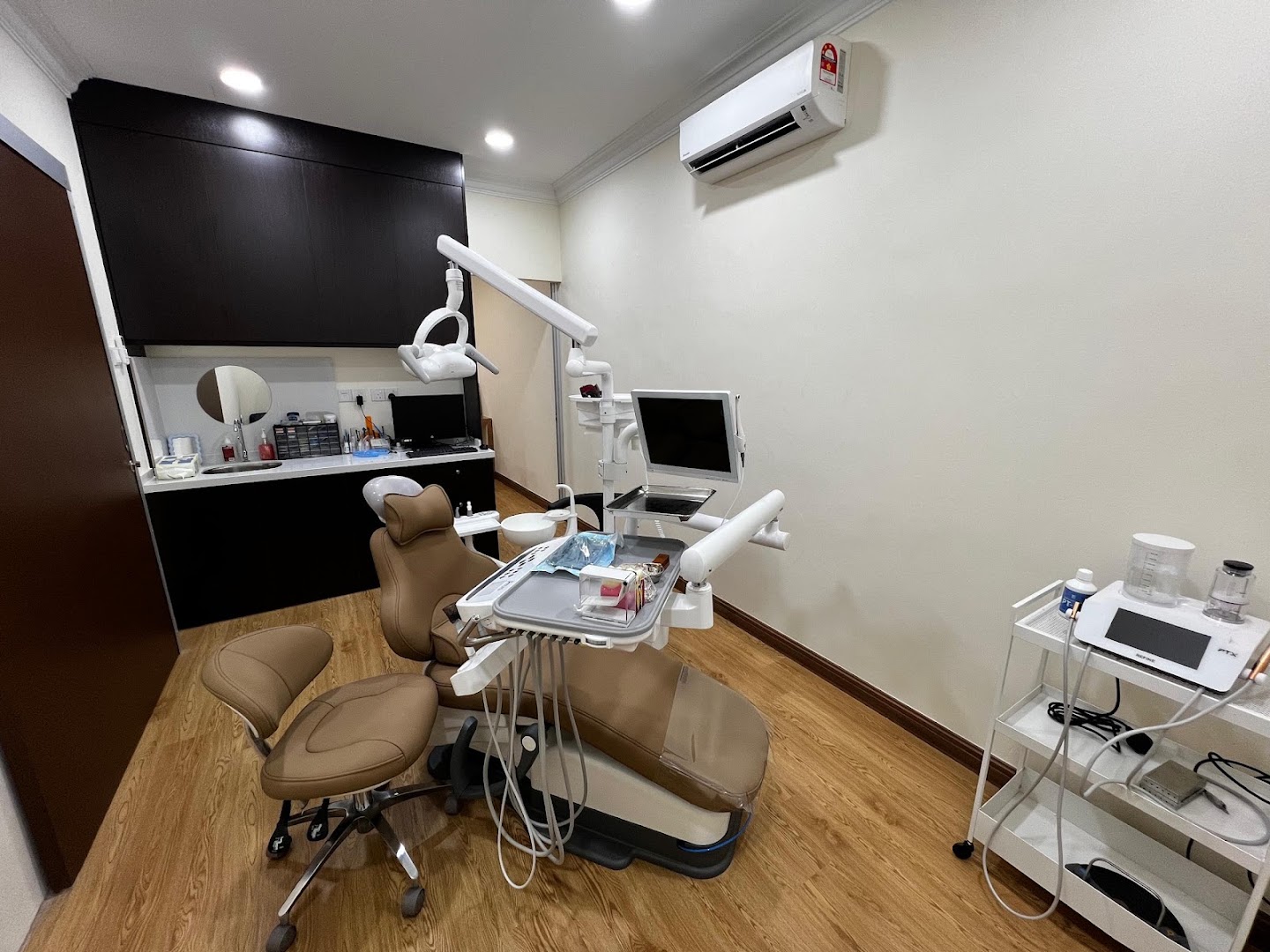 Klinik Pergigian Dr. Ezza — photo 2