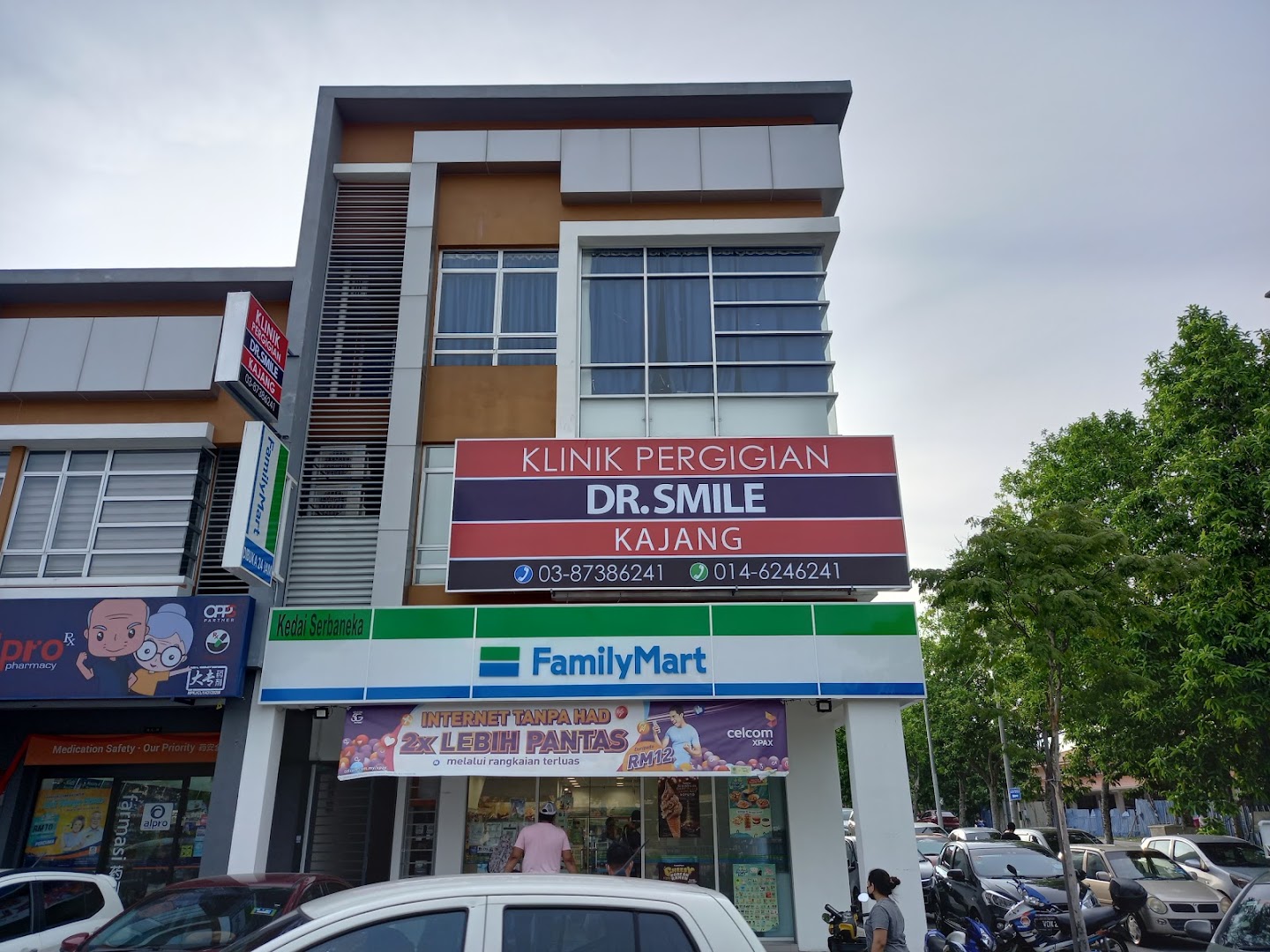 Klinik Pergigian Dr.Smile Kajang — dental clinic in Malaysia