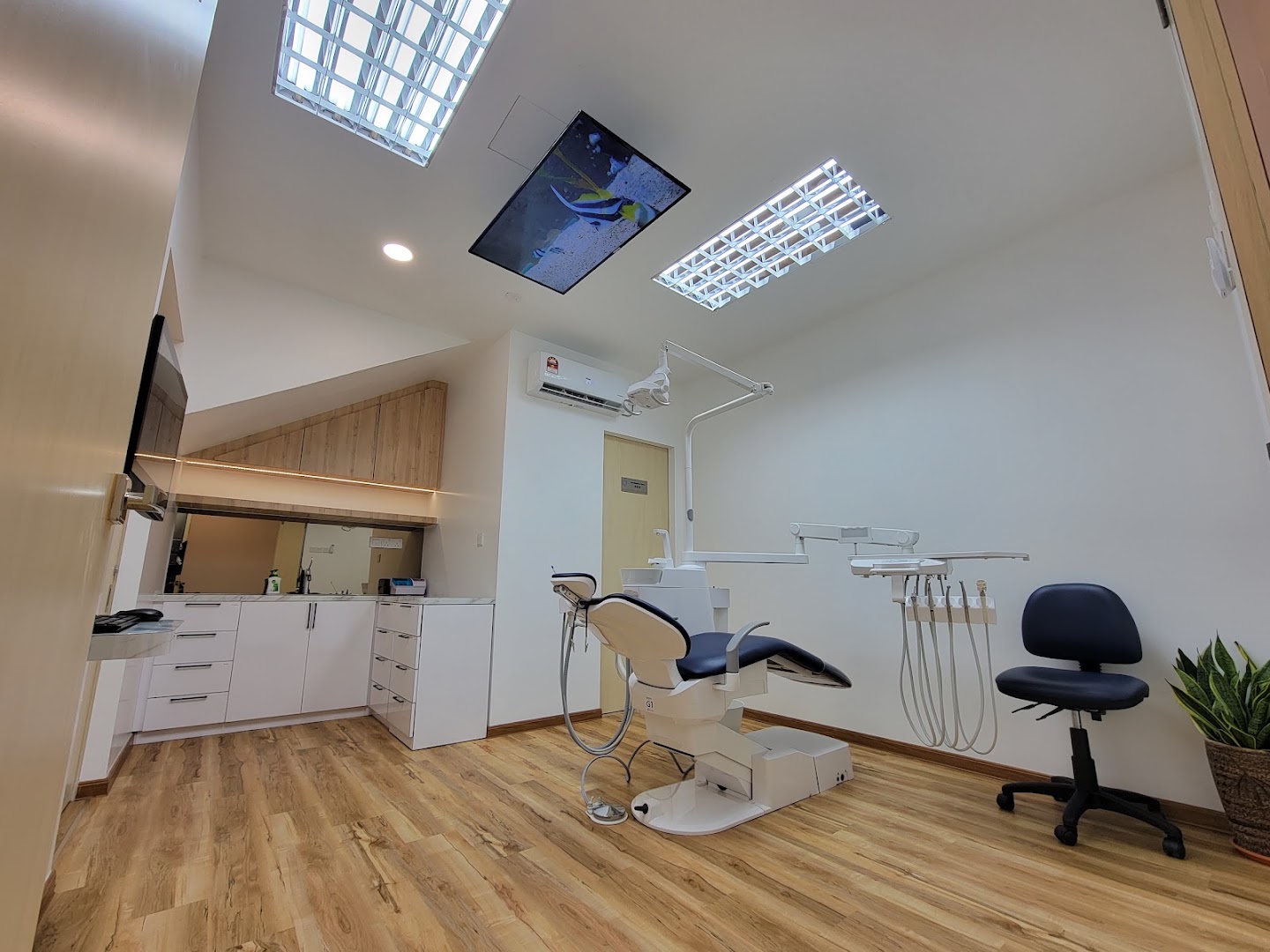 Klinik Pergigian Hometown, Sungai Petani (Implants, Invisalign, Braces, Denture) — photo 4