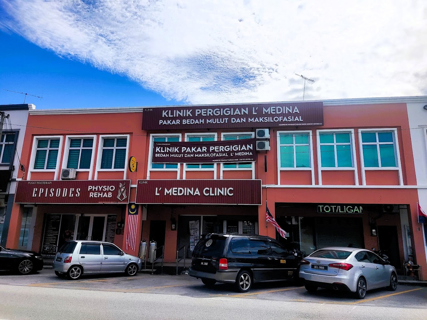 Klinik Pergigian L' Medina (Klinik Pakar Bedah Mulut & Maksilofasial 口腔与颌面外科医生) | Pertama di Batu Pahat — dental clinic in Malaysia