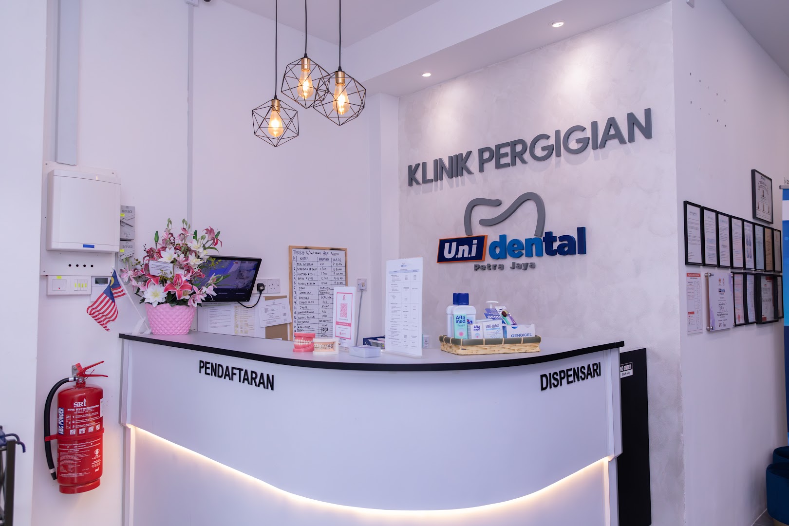 Klinik Pergigian U.n.i Dental Petra Jaya (Formerly known as Klinik Pergigian Sha) — photo 2