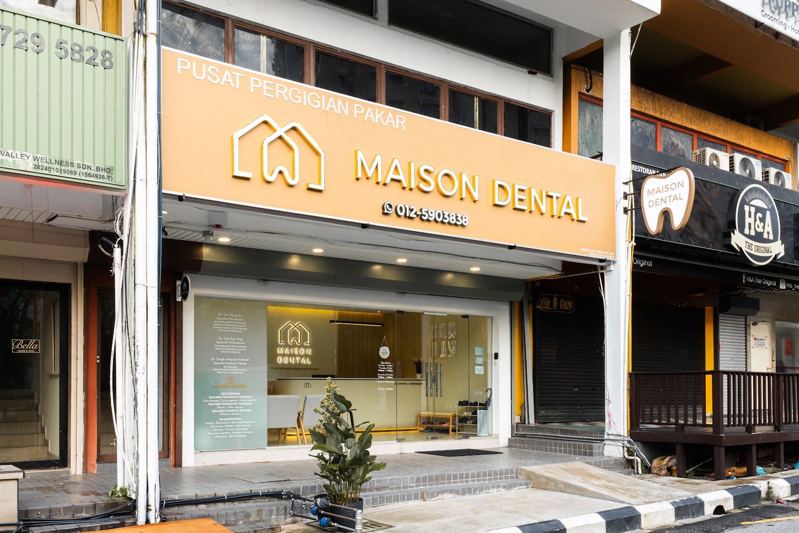 Maison Dental Periodontics and Orthodontics Specialists at TTDI, Kuala Lumpur (Gums, Implants, Braces & Invisalign) — photo 2