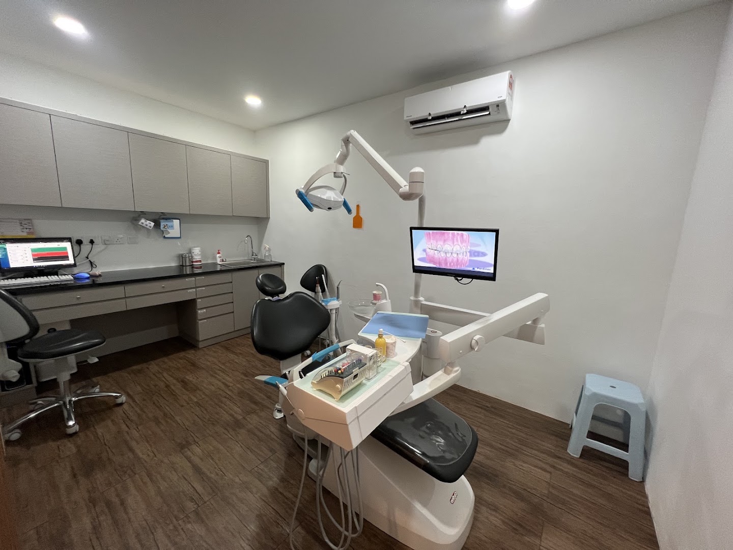 Q&M Dental Clinic Batu Pahat 全民牙科诊所 — photo 5
