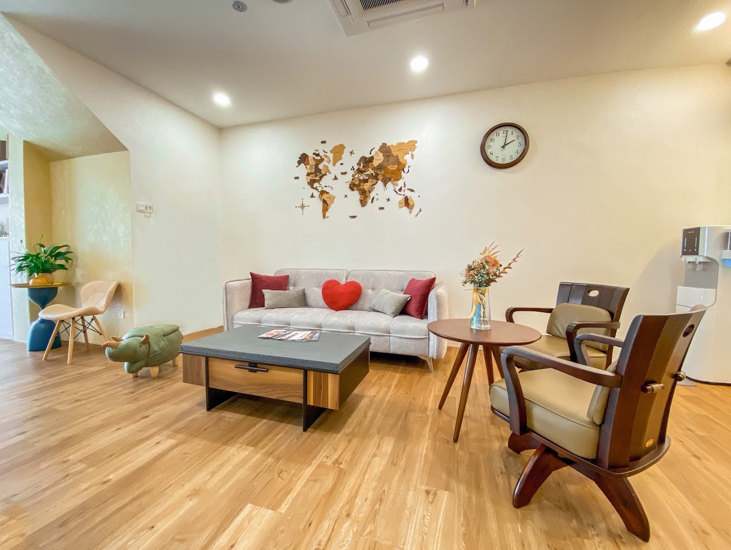 Smile Life Dental Subang Jaya (Invisalign, Veneers , Implant , Teeth Whitening , Kids Friendly) — photo 2